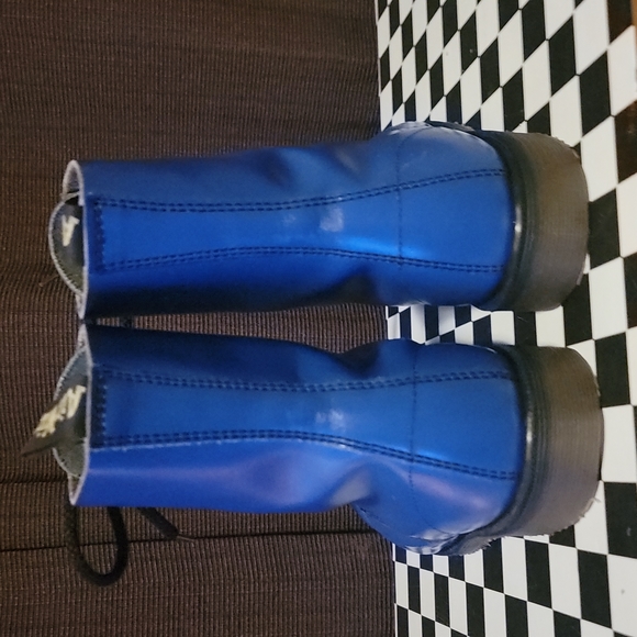*SOLD* Made in England Dr. Martens Boots - Picture 9 of 11